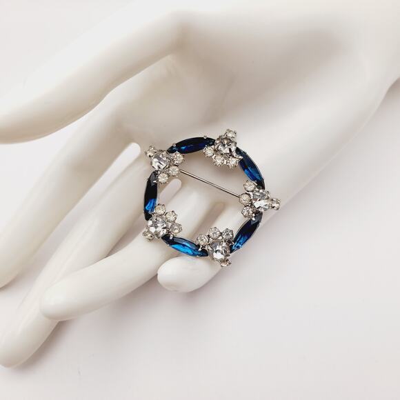 Vintage Blue & Clear Rhinestone Wreath Rhodium Plated Brooch - 1 5/8 In - Picture 2 of 8